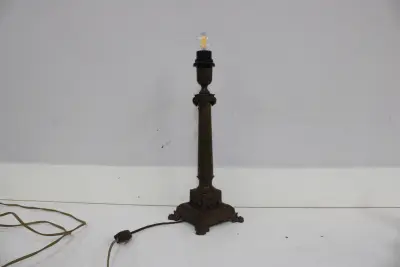 Vintage tafellamp met bronzen uitstraling – kavel bij GSD Auctions, Zoeterwoude