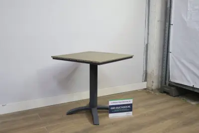 Vierkante Tuintafel'' – kavel bij GSD Auctions, Zoeterwoude