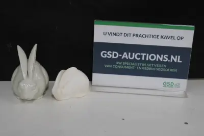 Twee keramische beeldjes van konijnen'' – kavel bij GSD Auctions, Zoeterwoude