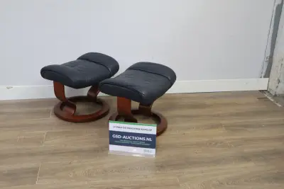 Set van twee voetenbanken – kavel bij GSD Auctions, Zoeterwoude