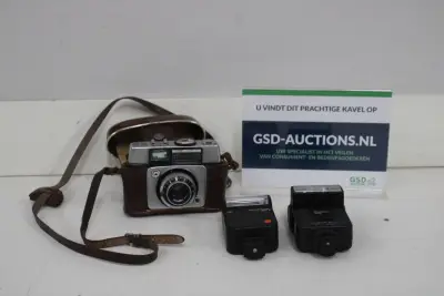 Agfa camera met leren hoes en twee flitsers – kavel bij GSD Auctions, Zoeterwoude