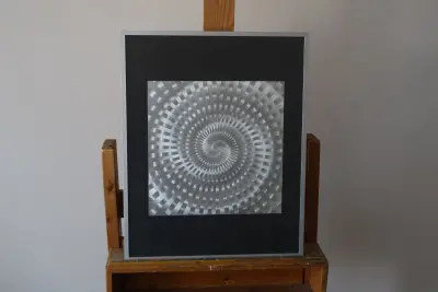 Abstract wanddecoratie met spiraalpatroon – kavel bij GSD Auctions, Zoeterwoude