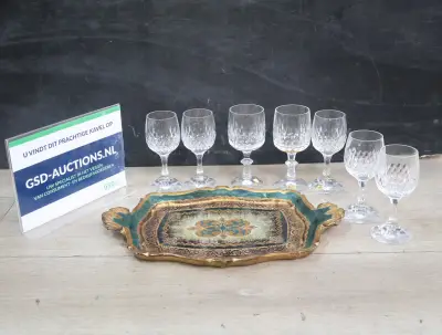 Set kristallen wijnglazen met sierlijke schaal – kavel bij GSD Auctions, Zoeterwoude