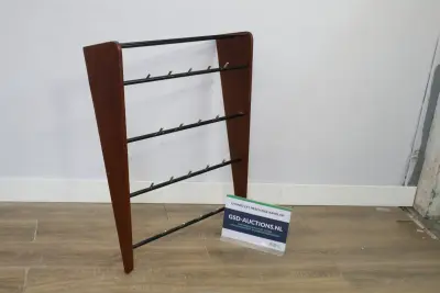 Houten kapstok met metalen haken en stangen – kavel bij GSD Auctions, Zoeterwoude