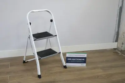 Opstapkruk 2 treden – kavel bij GSD Auctions, Zoeterwoude