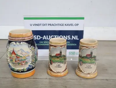 Set van drie decoratieve keramische bierpullen – kavel bij GSD Auctions, Zoeterwoude