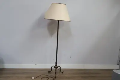 Staande lamp met stoffen kap'' – kavel bij GSD Auctions, Zoeterwoude