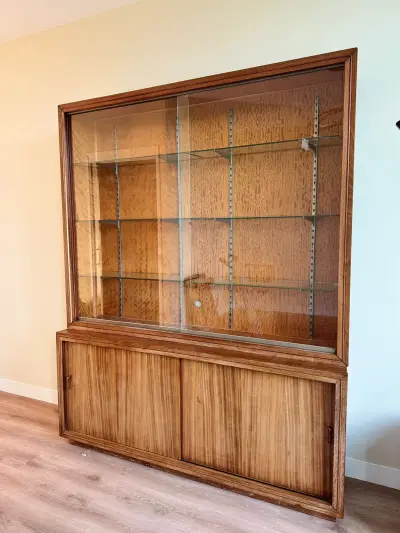 Grote Vintage Servieskast, Vitrinekast, Buffetkast – kavel bij GSD Auctions, Zoeterwoude