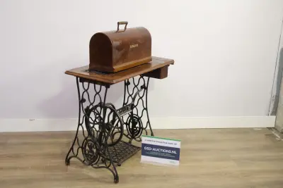 Singer vintage naaimachine met houten kap – kavel bij GSD Auctions, Zoeterwoude