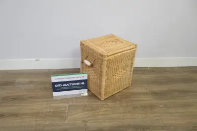 Wicker rieten mand met deksel – kavel bij GSD Auctions, Zoeterwoude
