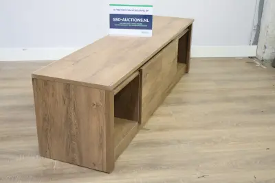 Lage houten tv-meubel met schuifdeuren - Lowboard – kavel bij GSD Auctions, Zoeterwoude