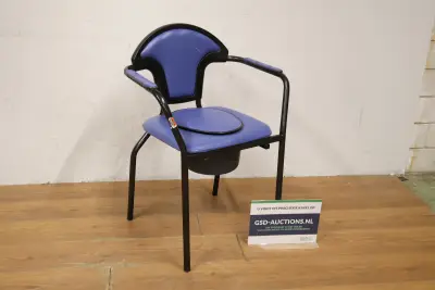 Blauwe toiletstoel met armleuningen – kavel bij GSD Auctions, Zoeterwoude