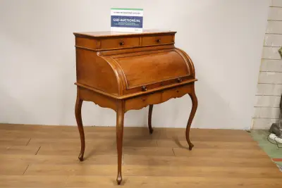 Vintage houten cylinder bureau met poten in cabriole stijl – kavel bij GSD Auctions, Zoeterwoude