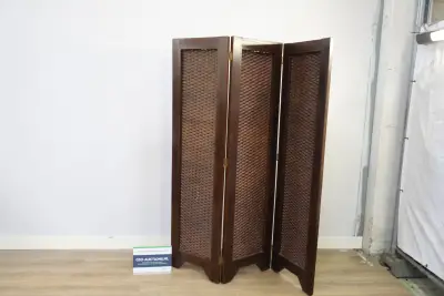 Houten kamerafscheider met gevlochten panelen – kavel bij GSD Auctions, Zoeterwoude