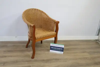 Rotan stoel met houten frame – kavel bij GSD Auctions, Zoeterwoude