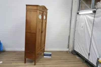 Houten linnenkast met spiegel – kavel bij GSD Auctions, Zoeterwoude