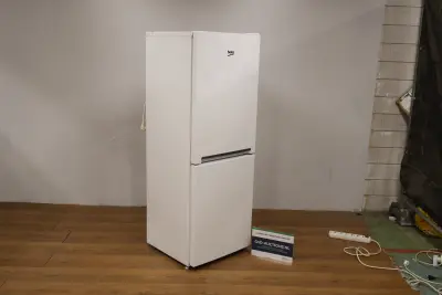 Beko Koelkast met Vriezer – kavel bij GSD Auctions, Zoeterwoude