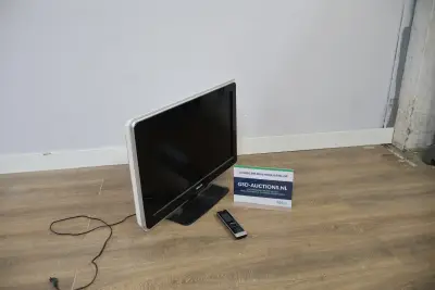 Philips LCD televisie met afstandsbediening – kavel bij GSD Auctions, Zoeterwoude