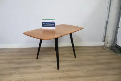 Eikenhouten eettafel met zwarte poten – kavel bij GSD Auctions, Zoeterwoude