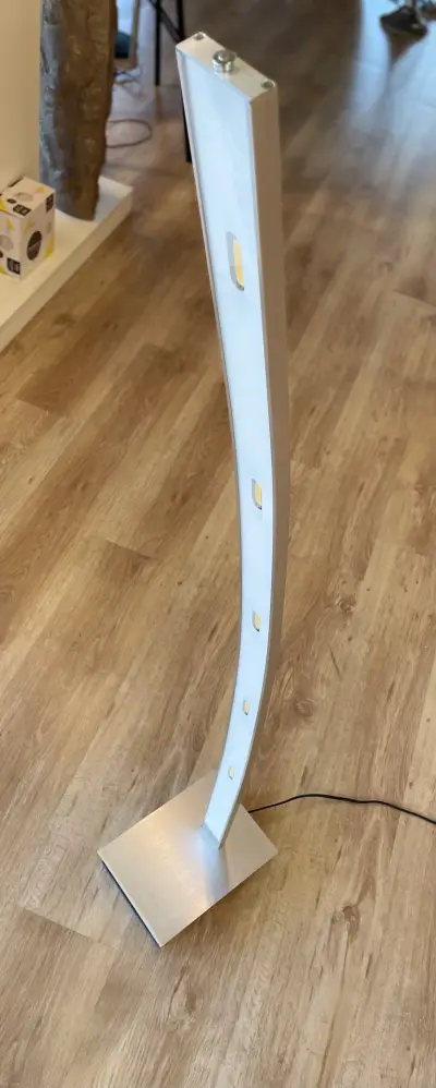 Vloerlamp Led streep (nieuw in doos) – kavel bij GSD Auctions, Zoeterwoude