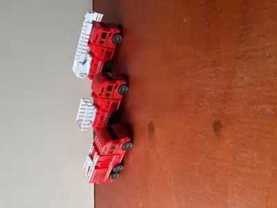 3 rode spel auto's nieuwe 16 cm – kavel bij GSD Auctions, Zoeterwoude