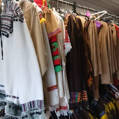Ca. 29x Eskimo en indianen feestkleding – kavel bij Onlineveilingmeester, Drachten