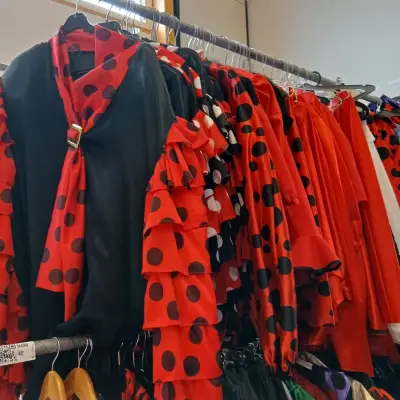 Ca. 51x Spaanse outfits – kavel bij Onlineveilingmeester, Drachten