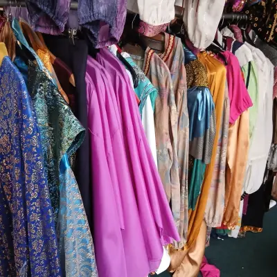 Ca. 55x Japans en oosterse outfits – kavel bij Onlineveilingmeester, Drachten