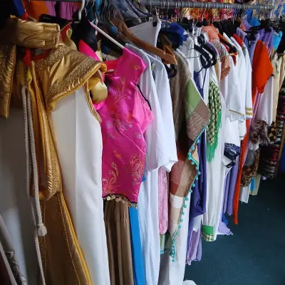 Ca. 59x Egyptisch, Grieks en Romeinse outfits – kavel bij Onlineveilingmeester, Drachten