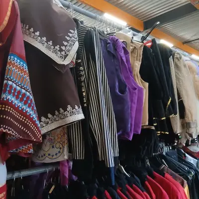 Ca. 45x Oosterse outfits – kavel bij Onlineveilingmeester, Drachten
