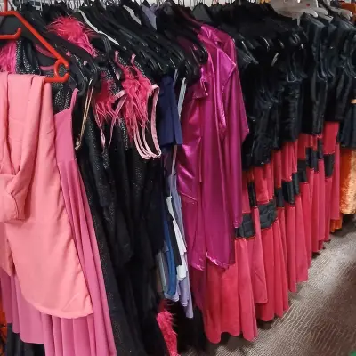 Ca. 67x Carnaval feestkleding – kavel bij Onlineveilingmeester, Drachten
