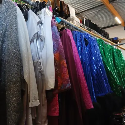 Ca. 73x Feestkleding glitter en glammer – kavel bij Onlineveilingmeester, Drachten