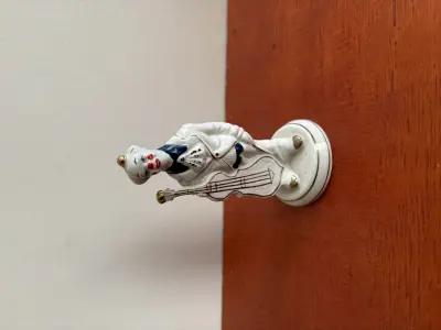 Porseleinen clown versierd met gouden stepjes – kavel bij GSD Auctions, Zoeterwoude