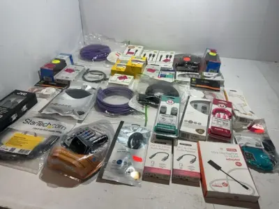 Partij kabels adapters 33 stuks Nedis, Xtorm, JVC – kavel bij Onlineveilingmeester