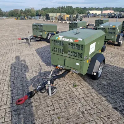 Mobiele dieselcompressor, Ingersoll-Rand, W902 code 49, 2005 – kavel bij Domeinen Roerende Zaken, Soesterberg