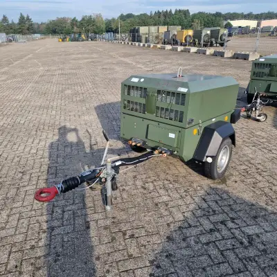 Mobiele dieselcomprressor, Ingersoll-Rand, W902 code 49, 2005 – kavel bij Domeinen Roerende Zaken, Soesterberg