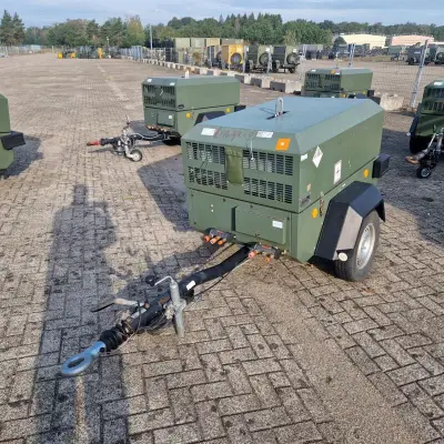 Mobiele dieselcompressor, Ingersoll-Rand, W902 code 49, 2005 – kavel bij Domeinen Roerende Zaken, Soesterberg