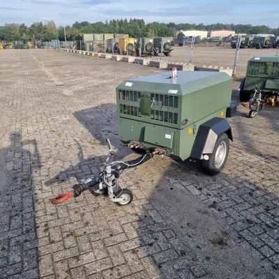 Mobiele dieselcompressor, Ingersoll-Rand, W902 code 49, 2005 – kavel bij Domeinen Roerende Zaken, Soesterberg