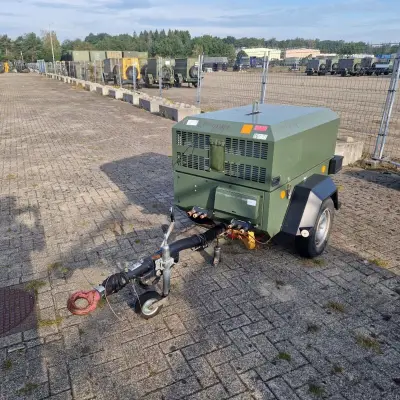 Mobiele dieselcompressor, Ingersoll-Rand, W902 code 49, 2005 – kavel bij Domeinen Roerende Zaken, Soesterberg