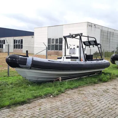 Rib rubberboot met jet aandrijving, RHIB 700 – kavel bij Domeinen Roerende Zaken, Almelo