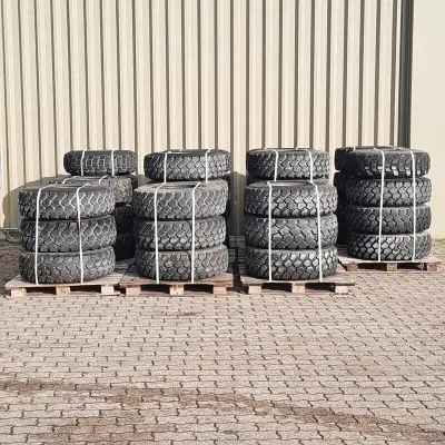 Partij diverse banden op velg, O.a Michelin – kavel bij Domeinen Roerende Zaken, Almelo