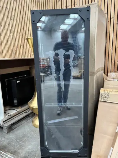 Vertical Cooler " Monster Energy" – foto 2 – kavel bij Hammertime