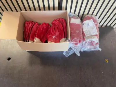 Partij ChemBarrier Rode PVC Werkhandschoenen Maat 10 – 20 – kavel bij XL Auctions