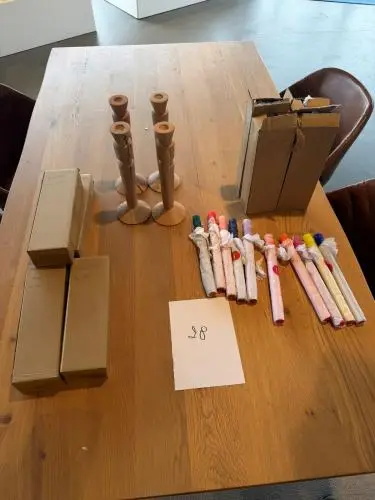 Set Hout-Look Kaarshouders + Kaarsen – kavel bij Openbare Verkopen, Waregem