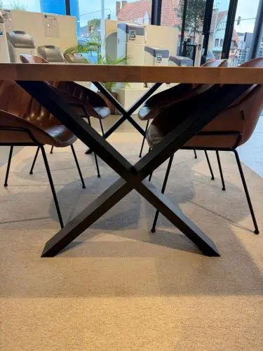 Tafel Eik Met Metalen Poot - Castle Line – kavel bij Openbare Verkopen, Waregem