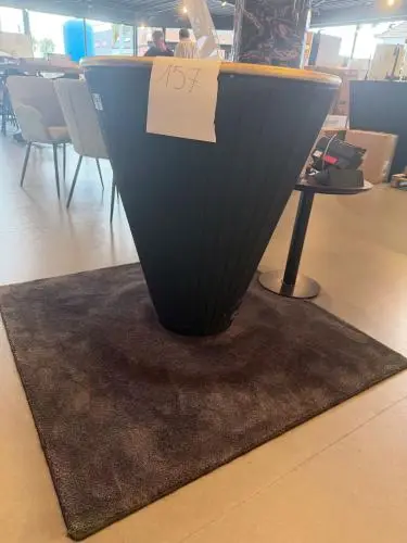 Ronde Bijzettafel Met Gouden Blad – kavel bij Openbare Verkopen, Waregem