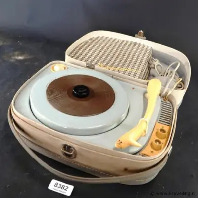Vintage Supraphon GE080 draagbare kofferplatenspeler uit Tsjechoslowakije, geproduceerd rond 1960 door Tesla/Supraphon (niet getest) – kavel bij ProVeiling, Wageningen