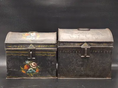 Set van 2 Antieke Antwerpse / Franse Handgeschilderde Blikken Schatkistjes - Volkskunst – kavel bij De Kringwinkel, Gent