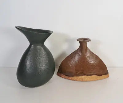 Set van 2 decoratieve keramische vazen – kavel bij De Kringwinkel, Turnhout