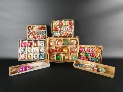 Vintage kerstdecoratie in dozen – kavel bij De Kringwinkel, Heverlee